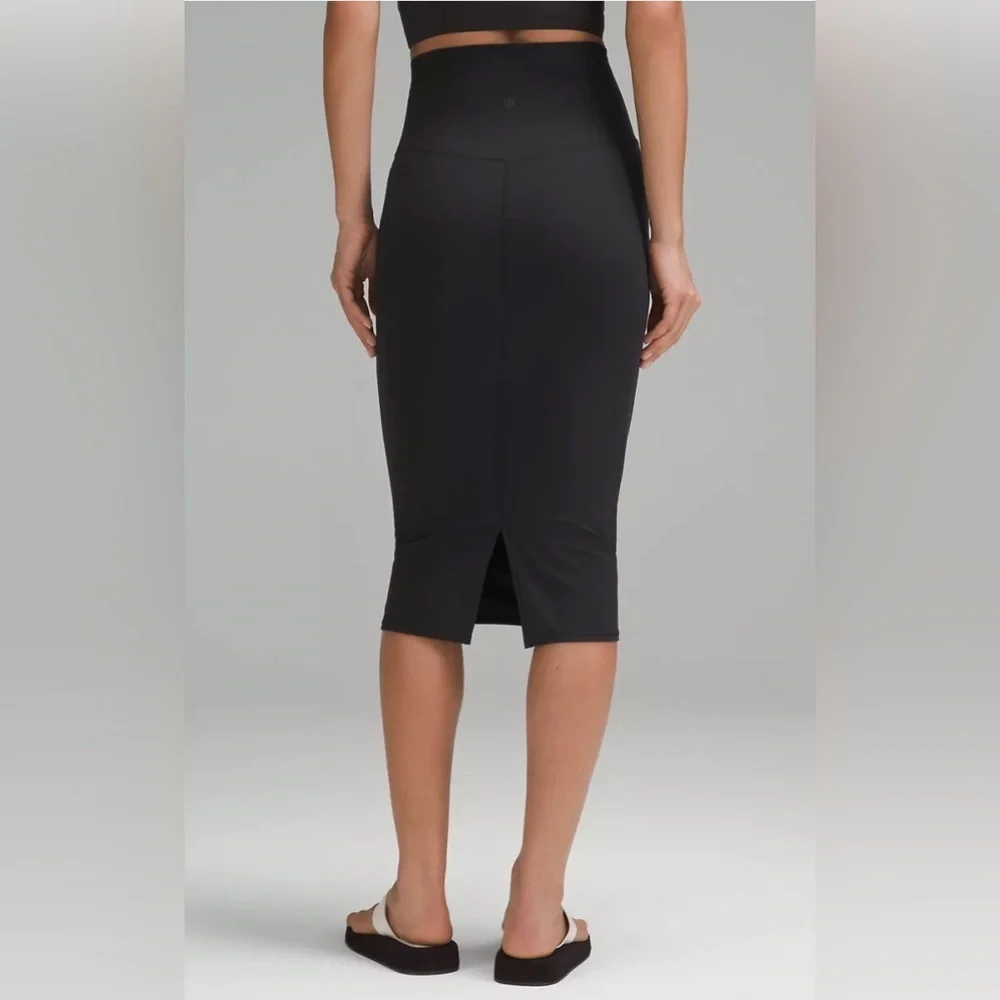 NWT LULULEMON SLIM FIT HIGH-RISE SKIRT, size 2